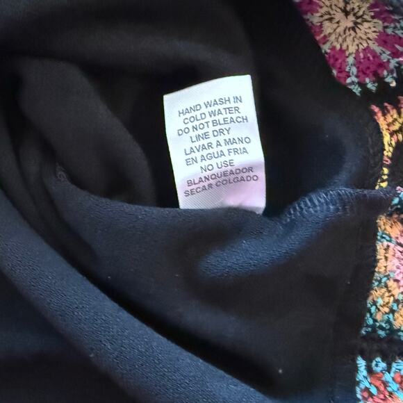 NWT Entro Black Ruffled Sleeve Colorful Crochet Hem Boho Chic Women's Top Medium - Picture 7 of 8